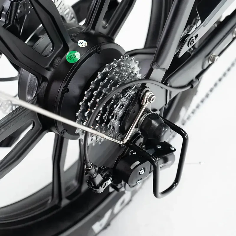 Ouxi H9 4.0 fatbike inclusief gratis alarmsysteem, voorrek en voetsteuntjes.