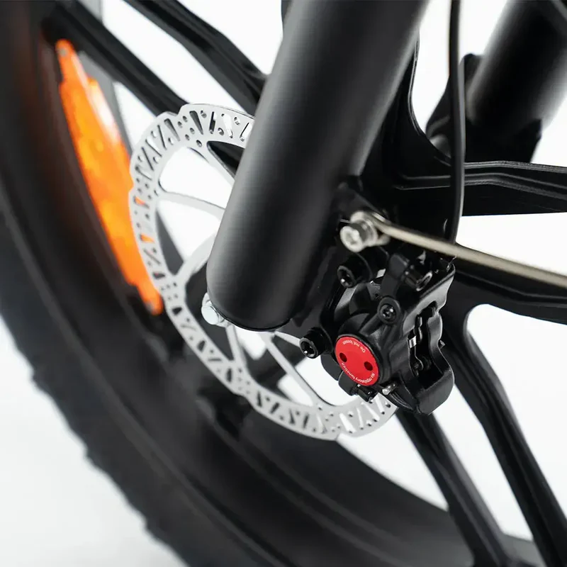 Ouxi H9 4.0 fatbike inclusief gratis alarmsysteem, voorrek en voetsteuntjes.